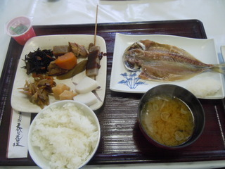 朝食はバイキング