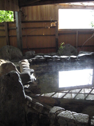 露天風呂「山ぶどう」の大きいほうのお風呂