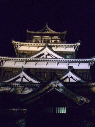 ライトアップの広島城