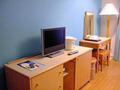 クチコミ:テーブルとテレビ。お部屋にネット環境はありません。