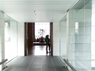 エントランスへ…