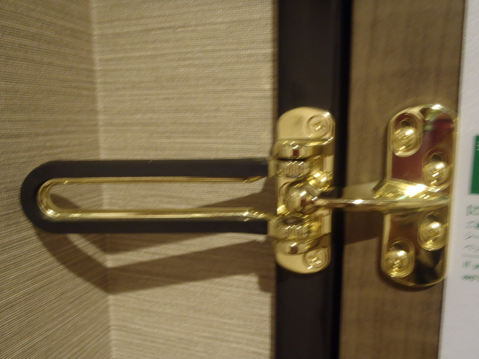 防犯用 開け幅固定のドアロック/アルモントホテル京都の写真 ホテル・ジェーピー
