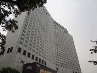 品川駅高輪口からすぐのところ
