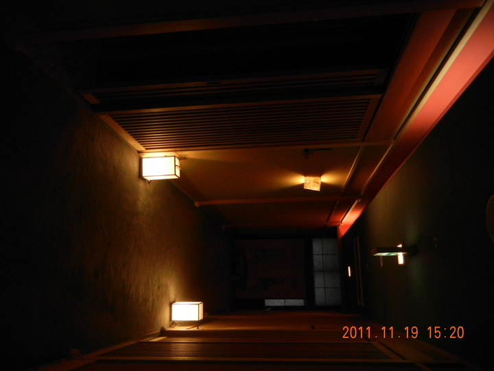 夜の廊下