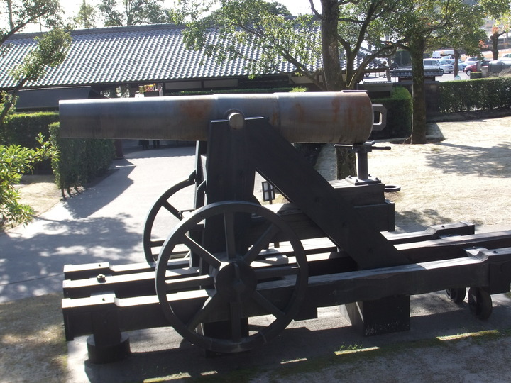 仙厳園にある維新のころの大砲のレプリカ